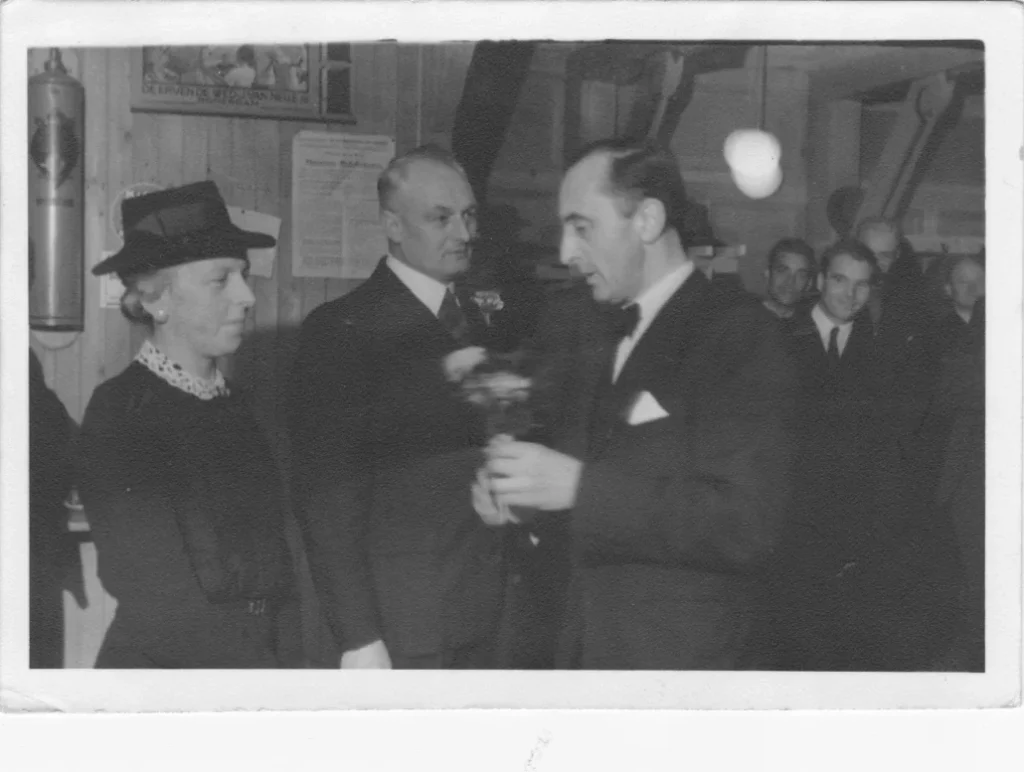 1956 Van-Eck 25 jaar directeur