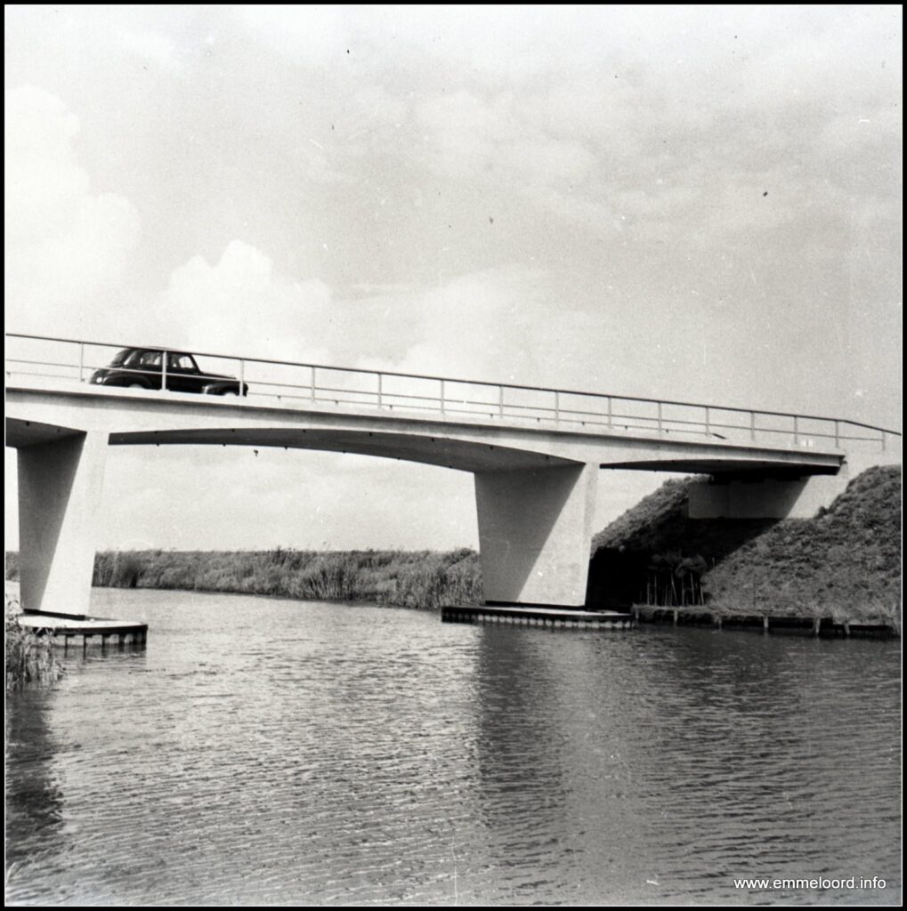 Brug-over-de-Luttelgeestewaart-in-de-Marknesseweg