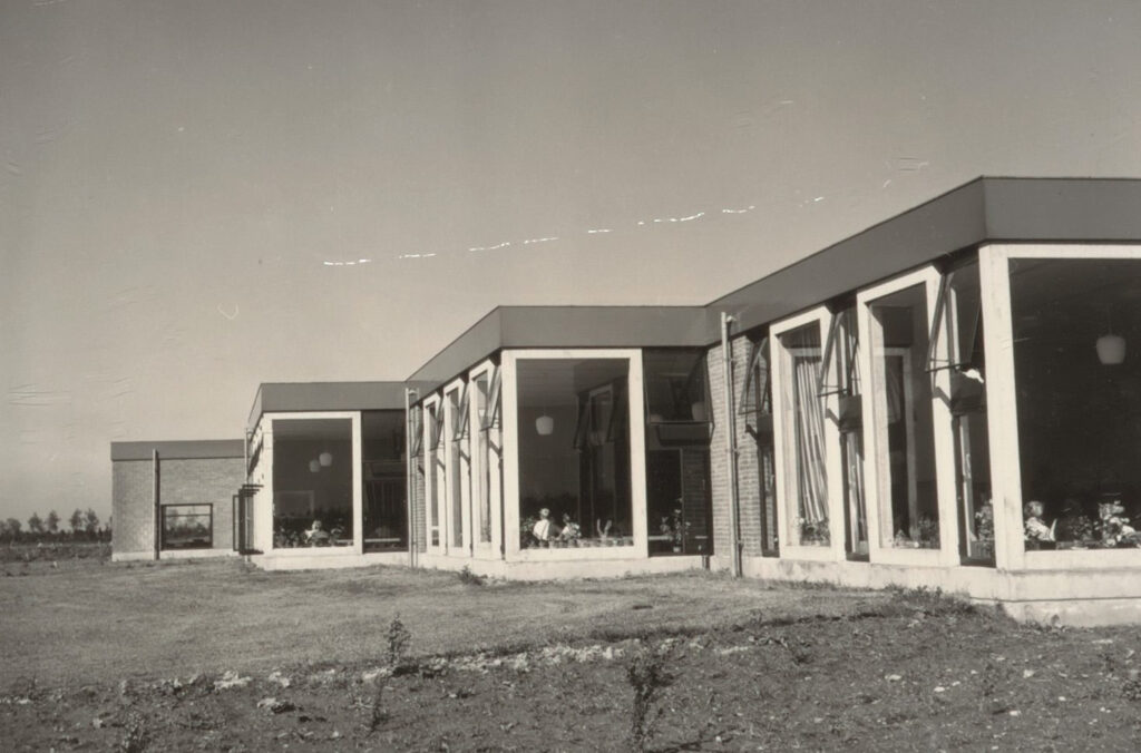Nagele 1957 School met de bijbel